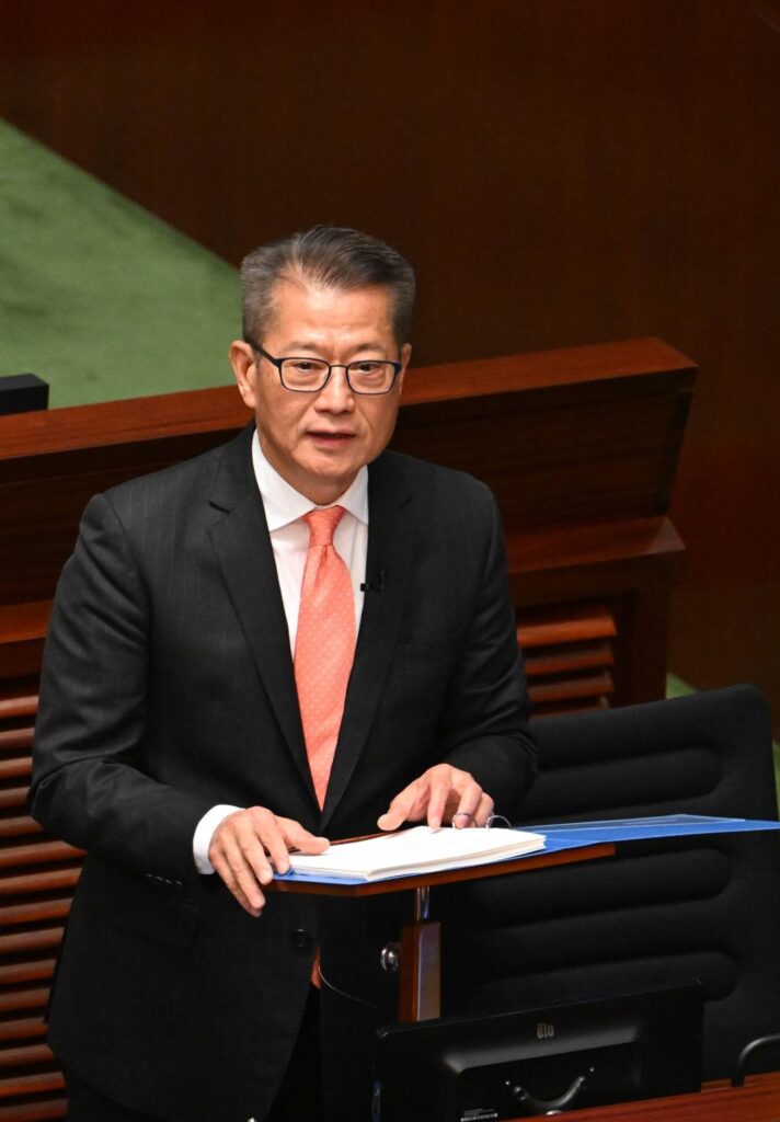 香港財政司司長：陳茂波宣讀 2024 財政預算案