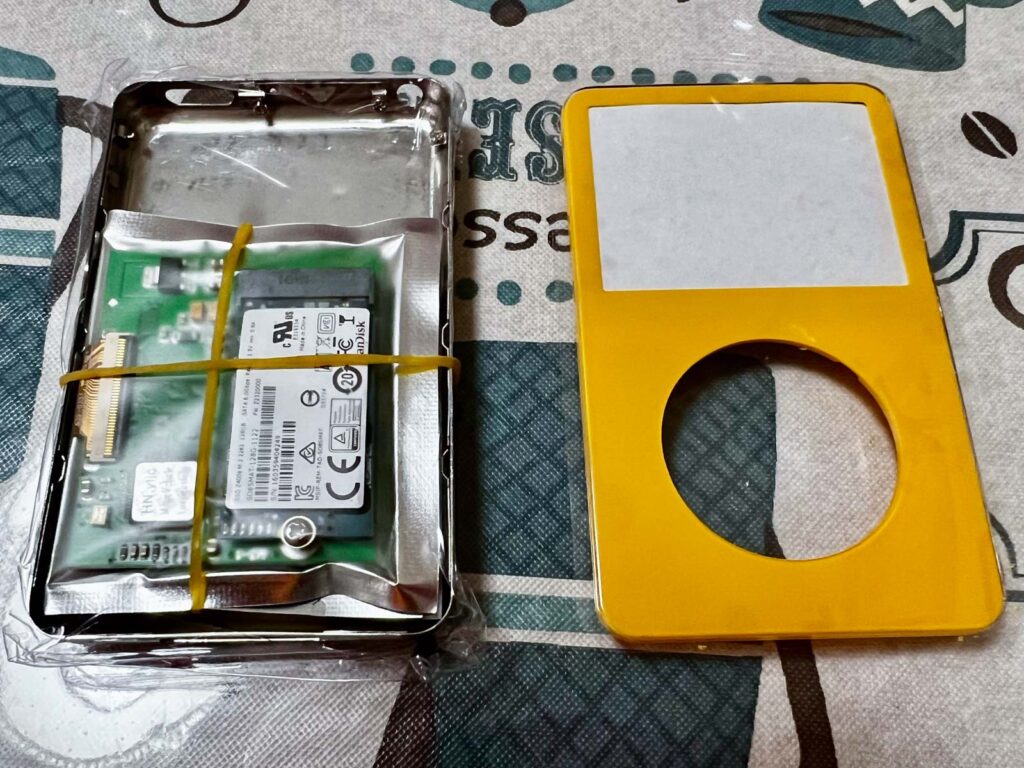 iPod 維修用的零件： 外殼、電池和SSD 硬碟