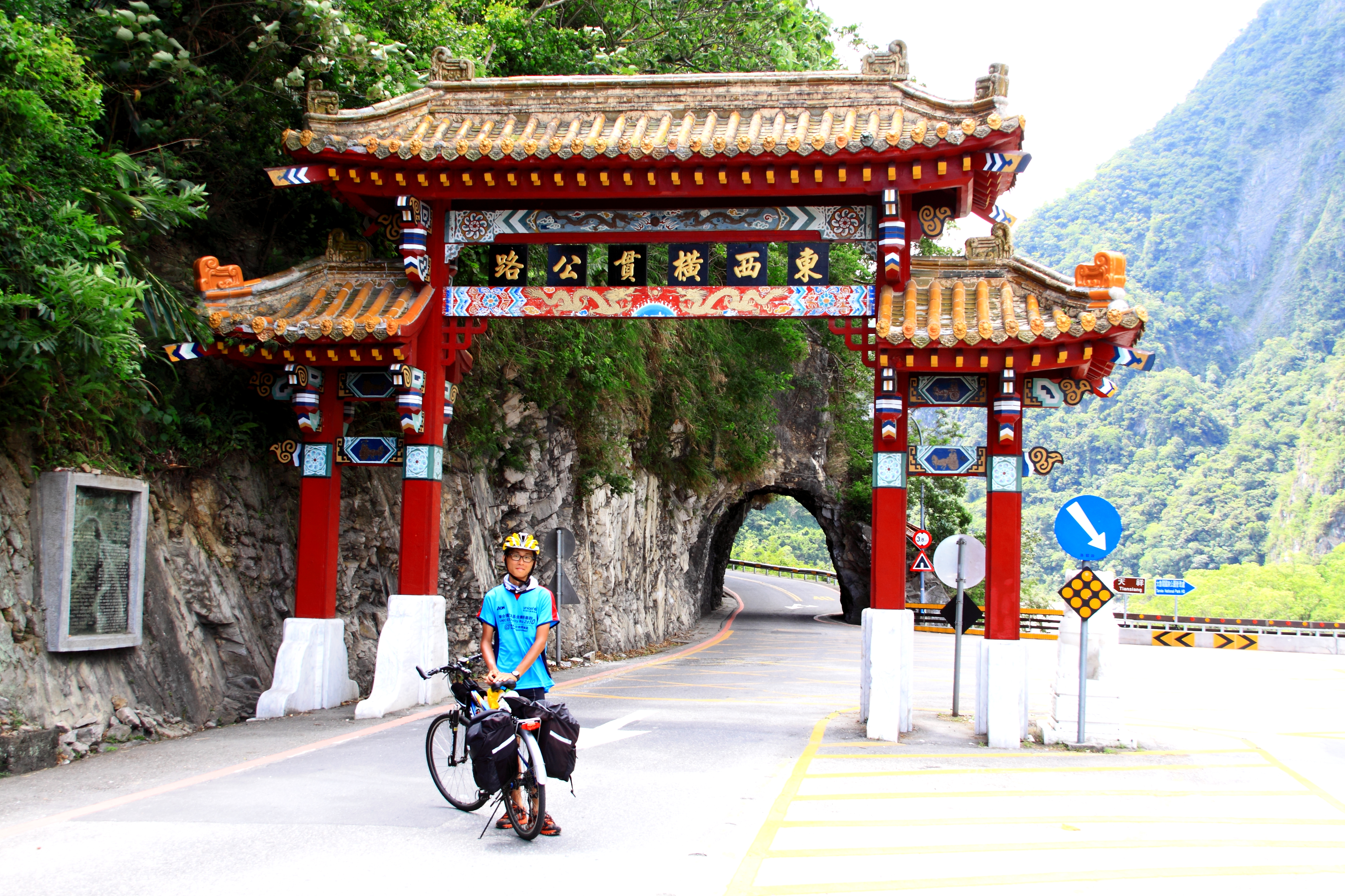 要上太魯閣國家公園，就是要沿這條中橫公路一直上