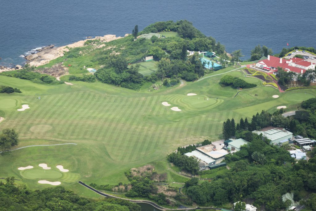 高爾夫球場，是有錢人的天堂。然而香港的確是有錢人的天堂