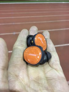 若果使用Bose SoundSport Free 夜跑，就要小心留意附近交通環境，因為它實在很隔音。