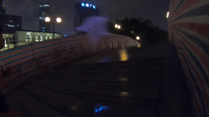 沿江路段大都很平坦，經過拱橋時就要上一小段斜路。