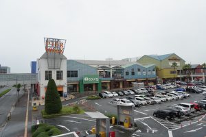 Fukuoka Marinao City Outlet 停車場很大，平日來更提供五小時免費泊車。