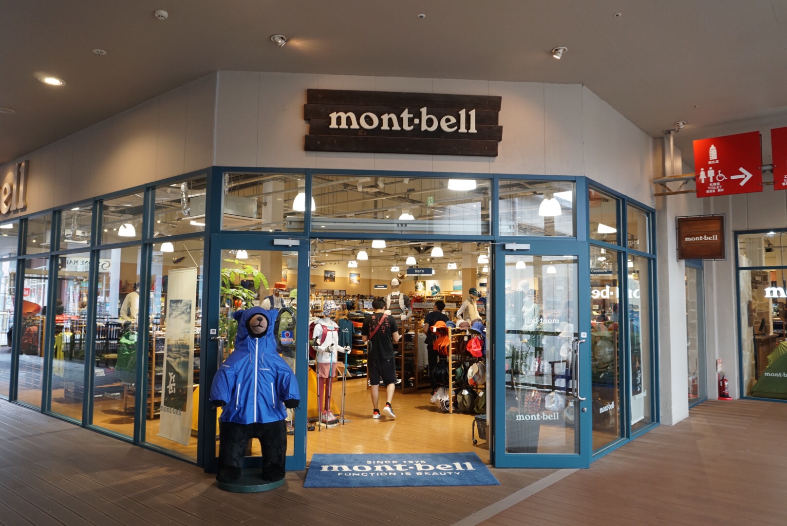 mont-bell factory outlet 門口