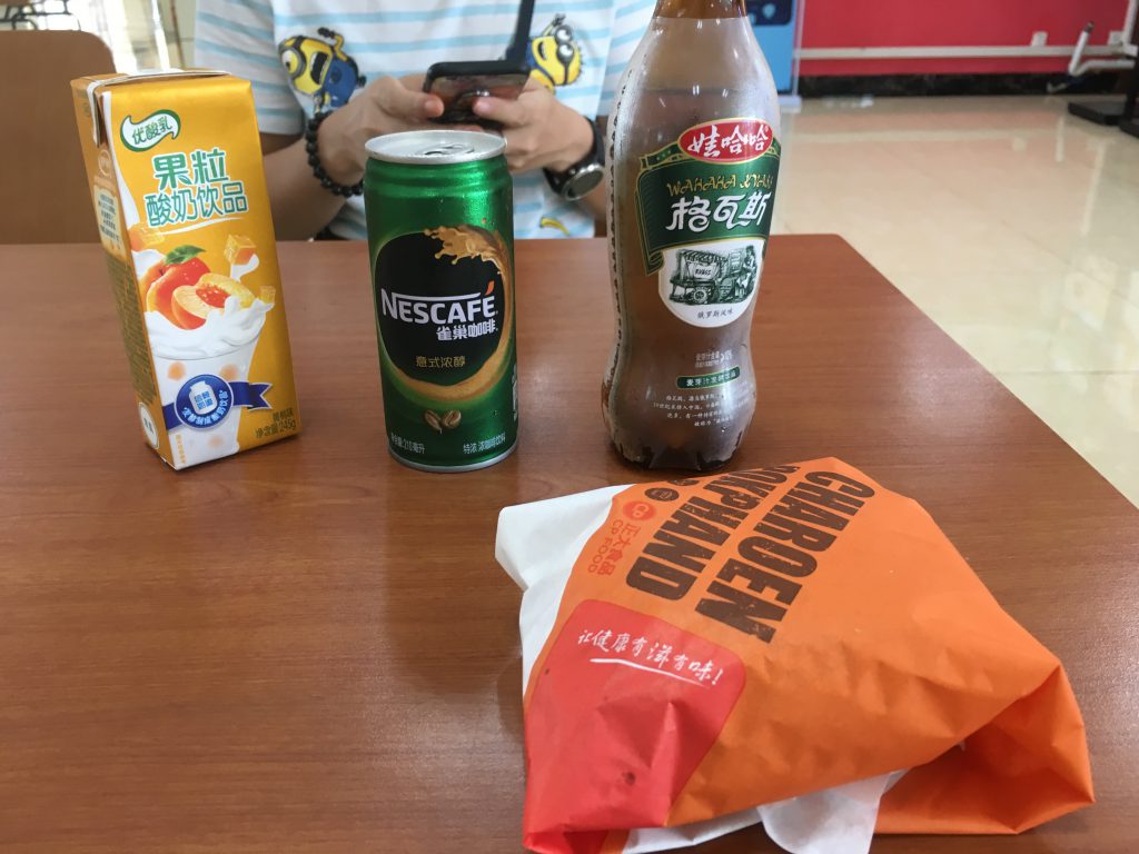 我發現中國各地好多快餐店都會有賣「新奧爾良雞腿漢堡」,味道都是燒汁雞。