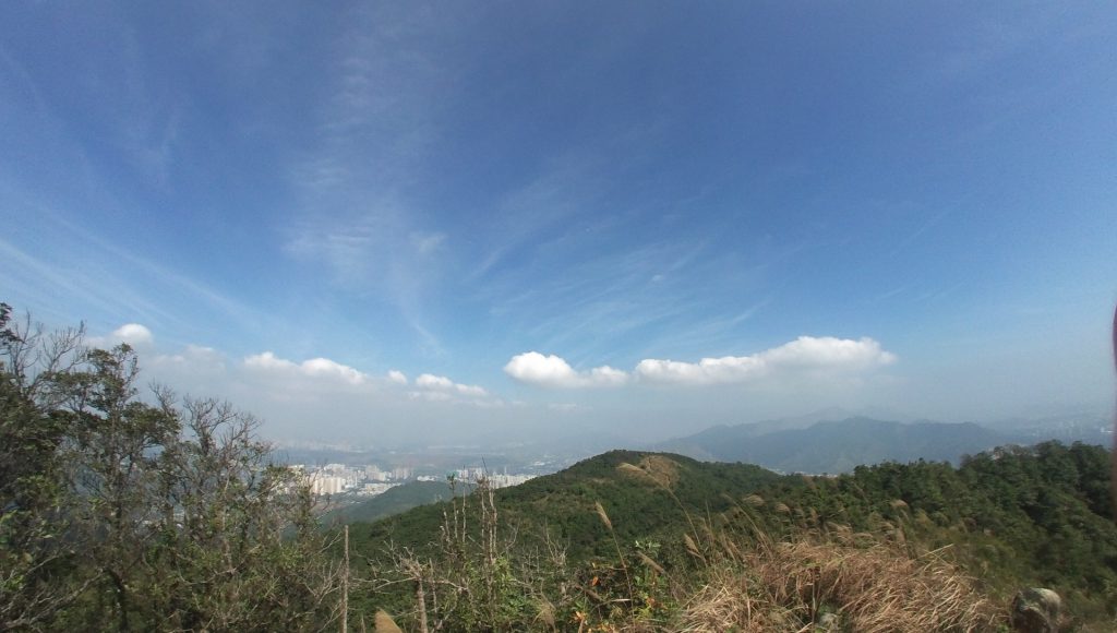 在北大刀刃山頂上向北望。