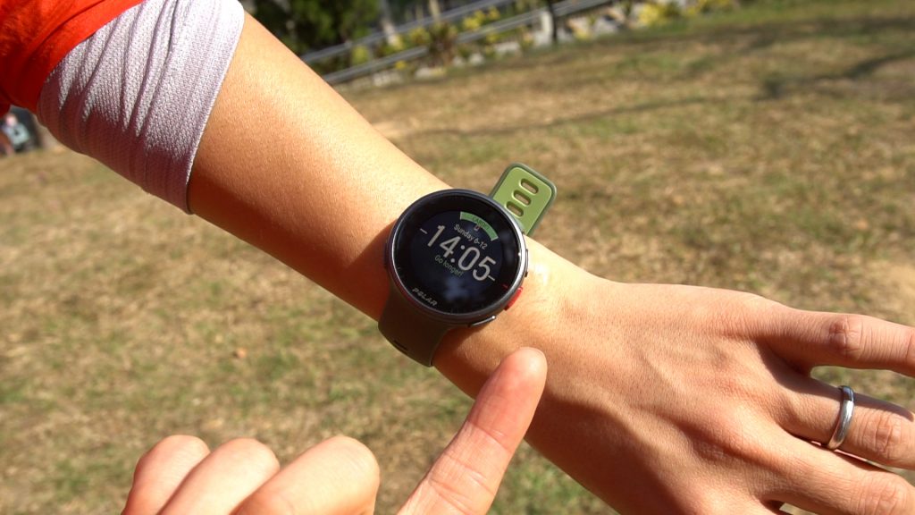 手錶有FitSpark 功能，提供一系列運動來提升核心肌群訓練、重力練習等，以保持身體健康