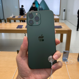 iPhone 13 Pro 松嶺青是最好的配色， 沒有其他！