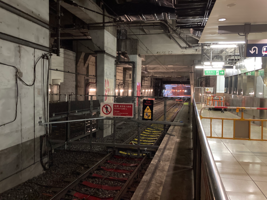紅磡站西鐵月台關閉，原本通向尖東的路軌也停用