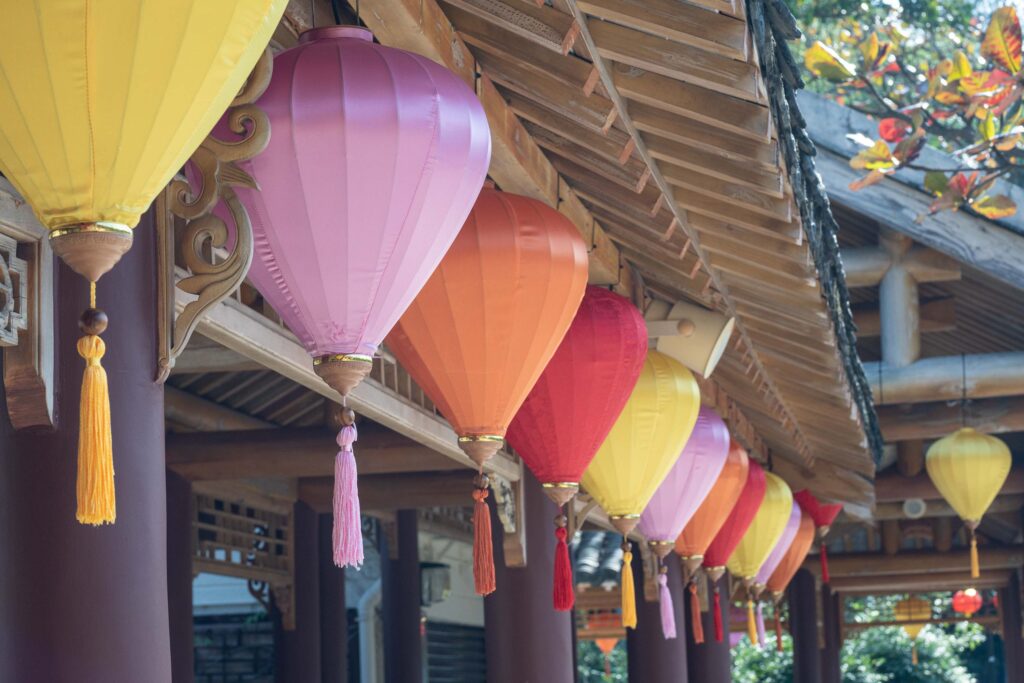 週末好去處：北區公園綵燈展，公園的門廊都已掛滿彩燈